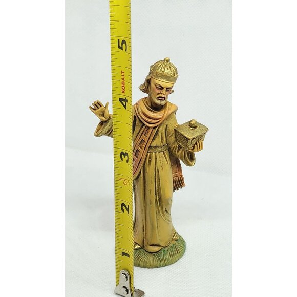 Vintage Depose Nativity Figurine – Italian-Made Man with Crown Holding Box - Picture 12 of 12